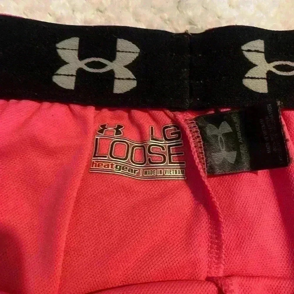 Under Armour loose Heat gear pink shorts with gray & white. Women’s size large - Picture 4 of 7